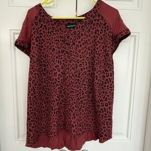Maroon Fitted Cap Sleeve cheetah print Button detail  shirt XL from stitch fix
